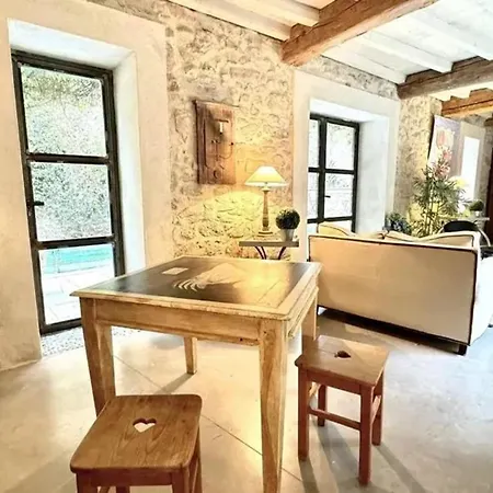 Villa Spacieuse Avec Piscine A